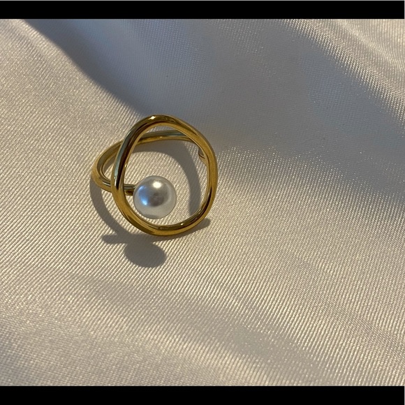 Brand New!18K Gold Plated Ring With Pearl - Picture 4 of 4